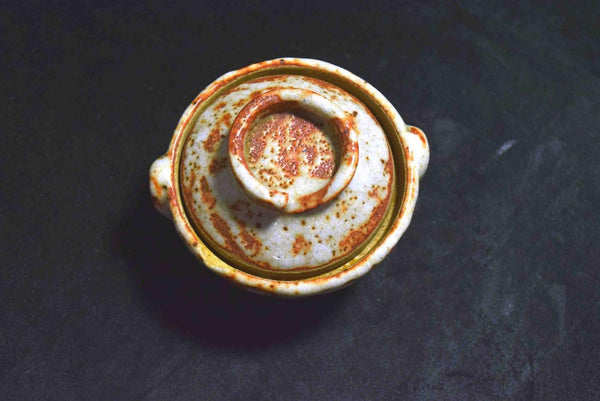 Japanese Mino Ware Lidded Condiment Bowl – White Glaze with Pink Accents 134★