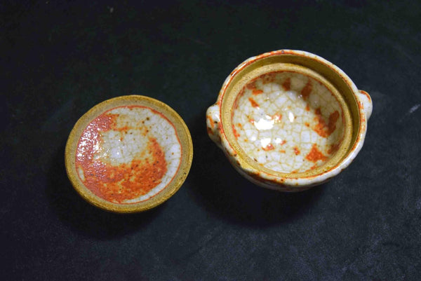 Japanese Mino Ware Lidded Condiment Bowl – White Glaze with Pink Accents 134★