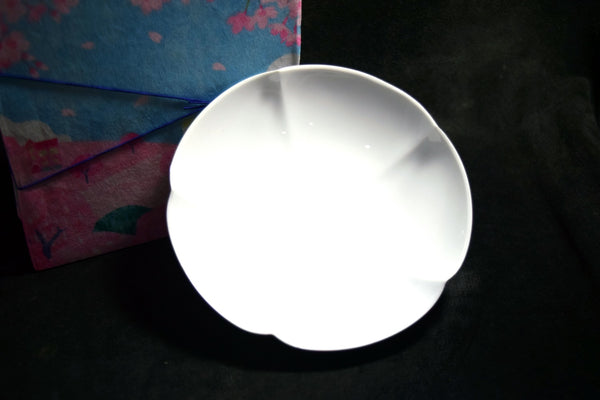 ●Japanese National Treasure Inoue Manji Arita White Porcelain Lobed Bowl Hakuji Japan Art Pottery 169 5.24