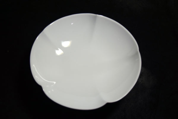 ●Japanese National Treasure Inoue Manji Arita White Porcelain Lobed Bowl Hakuji Japan Art Pottery 169 5.24