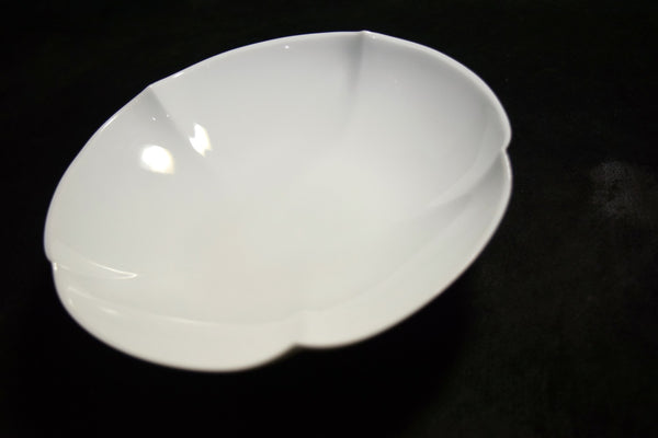 ●Japanese National Treasure Inoue Manji Arita White Porcelain Lobed Bowl Hakuji Japan Art Pottery 169 5.24