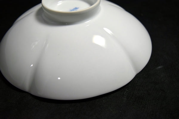 ●Japanese National Treasure Inoue Manji Arita White Porcelain Lobed Bowl Hakuji Japan Art Pottery 169 5.24