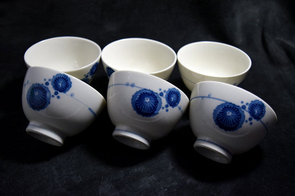 ●Japanese Porcelain Yunomi Tea Bowl Set 6pcs "Toai" Mark Blue Sometsuke Floral Pattern 173 6.14