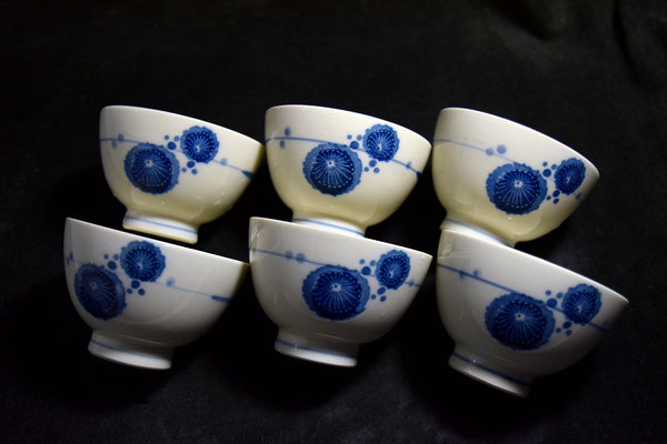 ●Japanese Porcelain Yunomi Tea Bowl Set 6pcs "Toai" Mark Blue Sometsuke Floral Pattern 173 6.14