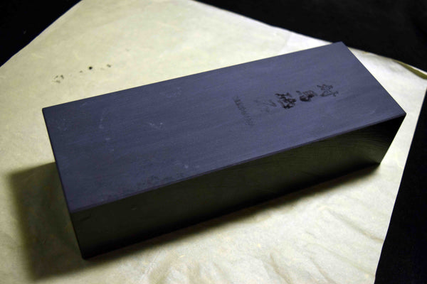 ●Japanese Natural Whetstone Tsushima Black 30'Size+ *Chunk* 2121g Nagasaki Pref.7.24