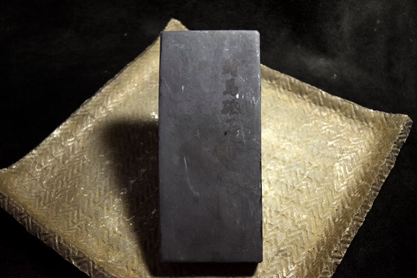●Japanese Natural Whetstone *Finer* Tsushima Black 689g Nagasaki Pref. 7.11