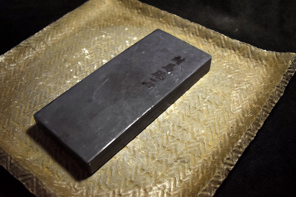 ●Japanese Natural Whetstone *Finer* Tsushima Black 689g Nagasaki Pref. 7.11