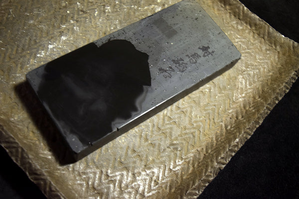●Japanese Natural Whetstone *Finer* Tsushima Black 688g Nagasaki Pref. 7.11