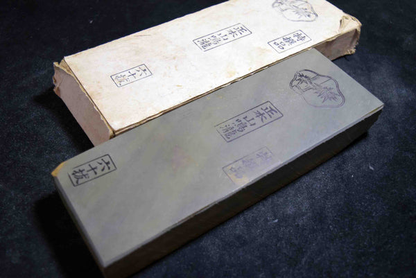 ●Japanese Natural Whetstone *Vintage* Hard Narutaki Namito 60' Size 910g from Kyoto 7.24