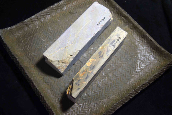 ●Japanese Natural Whetstone Small San Shape Mizukihara Renge Suita & Aiiwatani Karasu Set 1022g 8.01