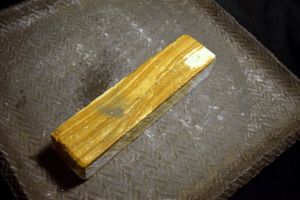 ●Japanese Natural Whetstone Natsuya-to Grit 1000 409g from Iwate Pref. Japan F/S 7.11