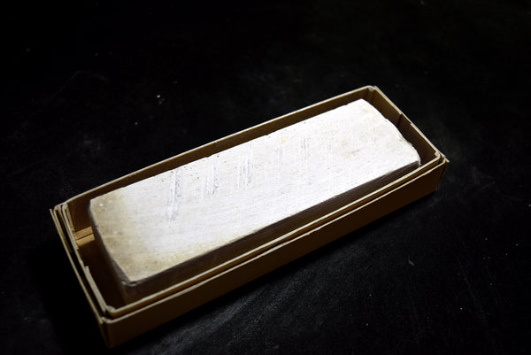 ●Japanese Natural Whetstone *Rare* Tozawa - to  433g from Gunma Pref. Japan F/S 8.01