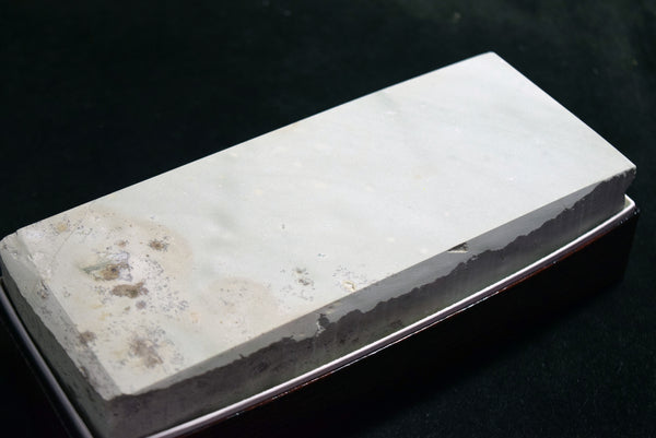 ●Japanese Natural Whetstone Igarashi - to Grit 2000+ 1974g from Niigata Pref. 8.09