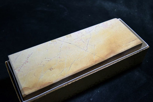 ●Japanese Natural Whetstone Yaginoshima Renge Suita *Chunk* 2228g from Kyoto Japan 9.26