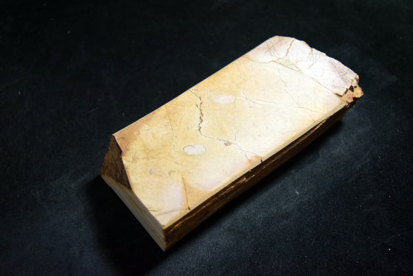 ●Japanese Natural Whetstone Yaginoshima Suita *Chunk* 1324g from Kyoto Japan 10.04