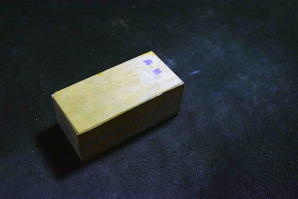 ● Japanese Natural Whetstone Iwasaki Vintage Nakayama Kiita Nagura 172g Lv.4.5+ 3.28(A)